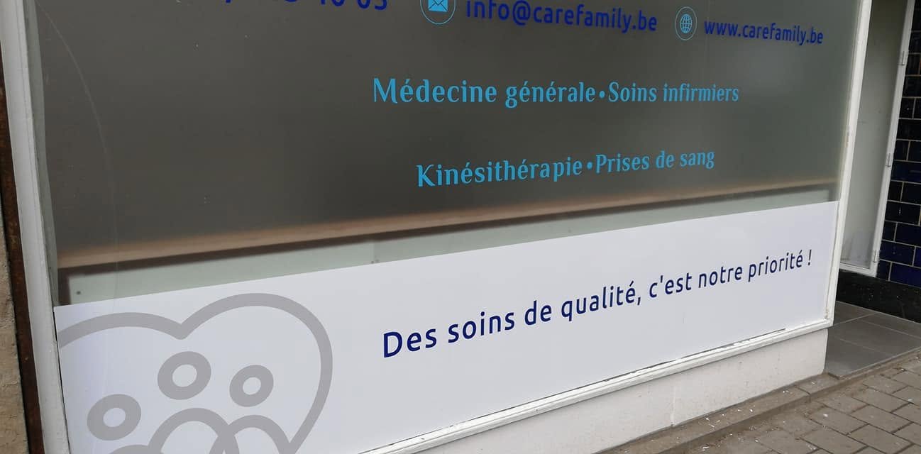 Façade et entrée du centre médical Care Family, Chaussée de Gand à Bruxelles